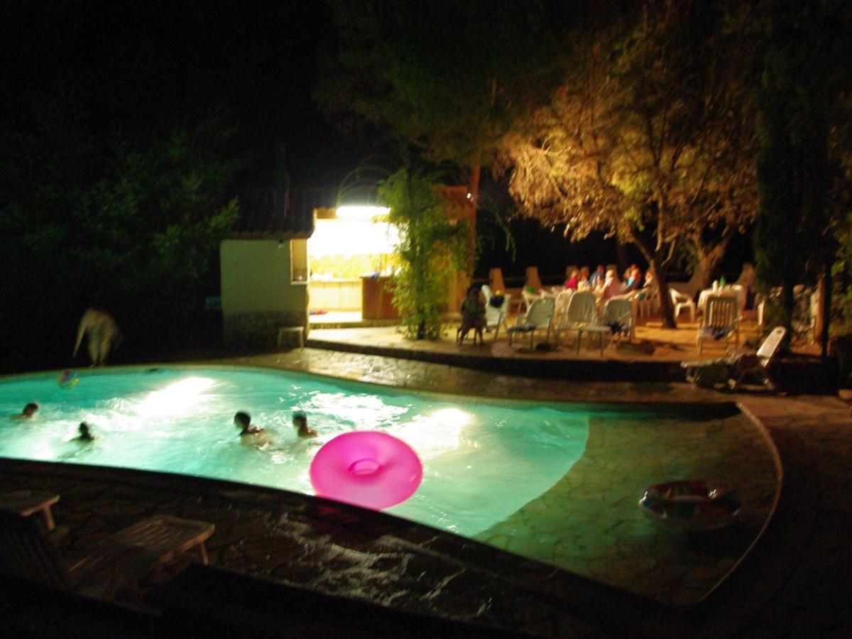 Location Villa Et Studios Roquebrune-Sur-Argens Exterior photo