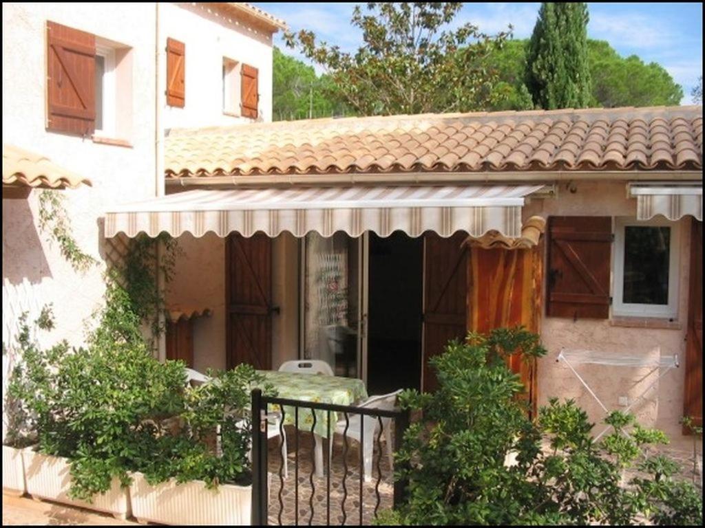 Location Villa Et Studios Roquebrune-Sur-Argens Room photo