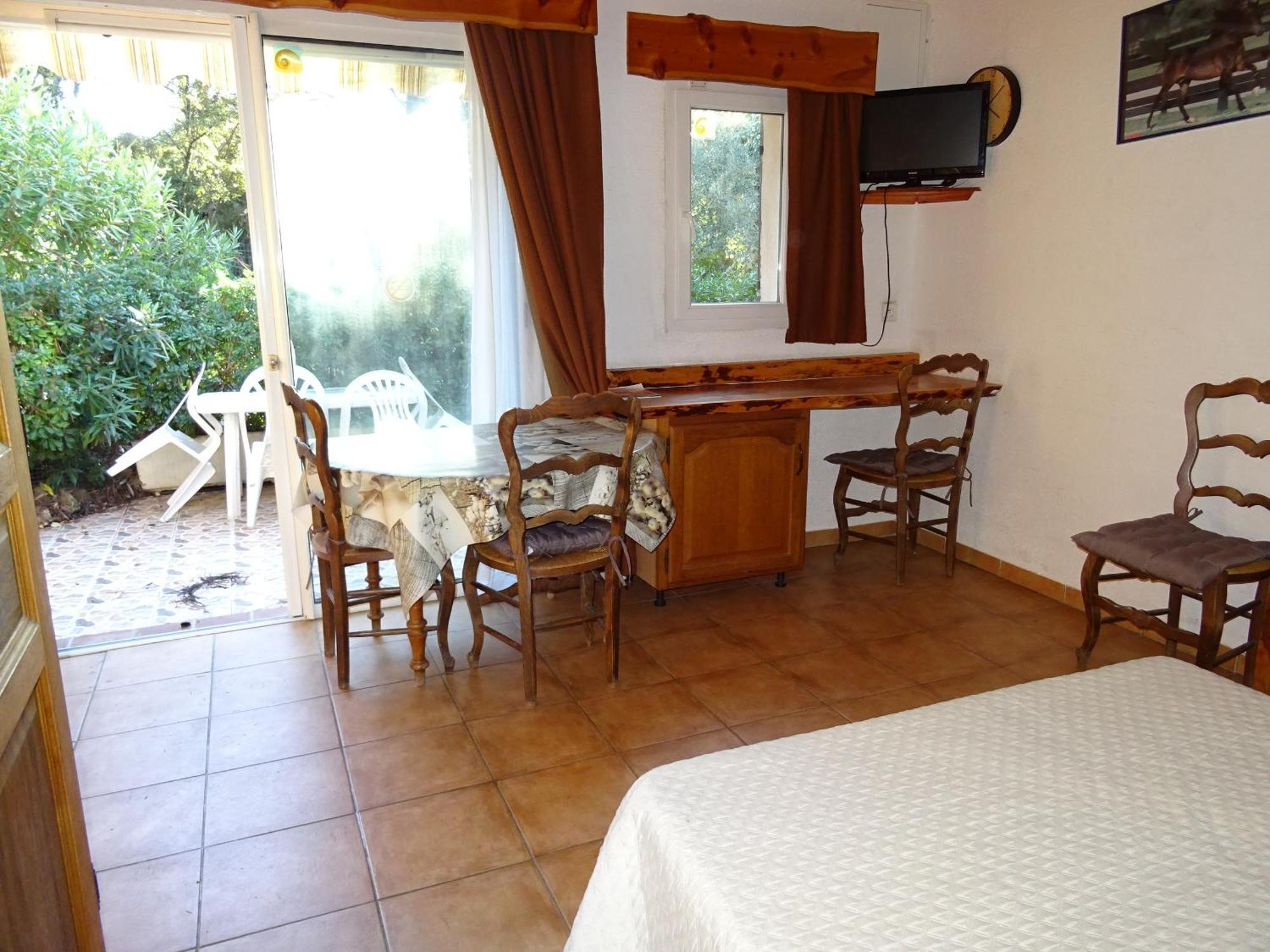 Location Villa Et Studios Roquebrune-Sur-Argens Exterior photo