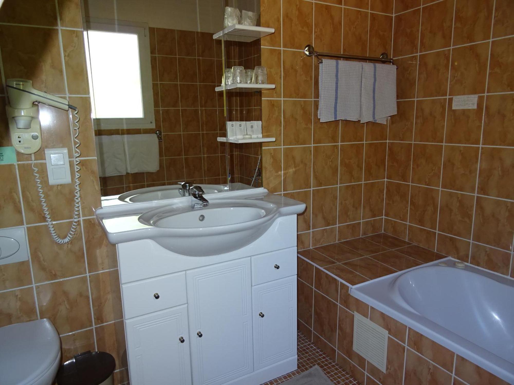 Location Villa Et Studios Roquebrune-Sur-Argens Exterior photo
